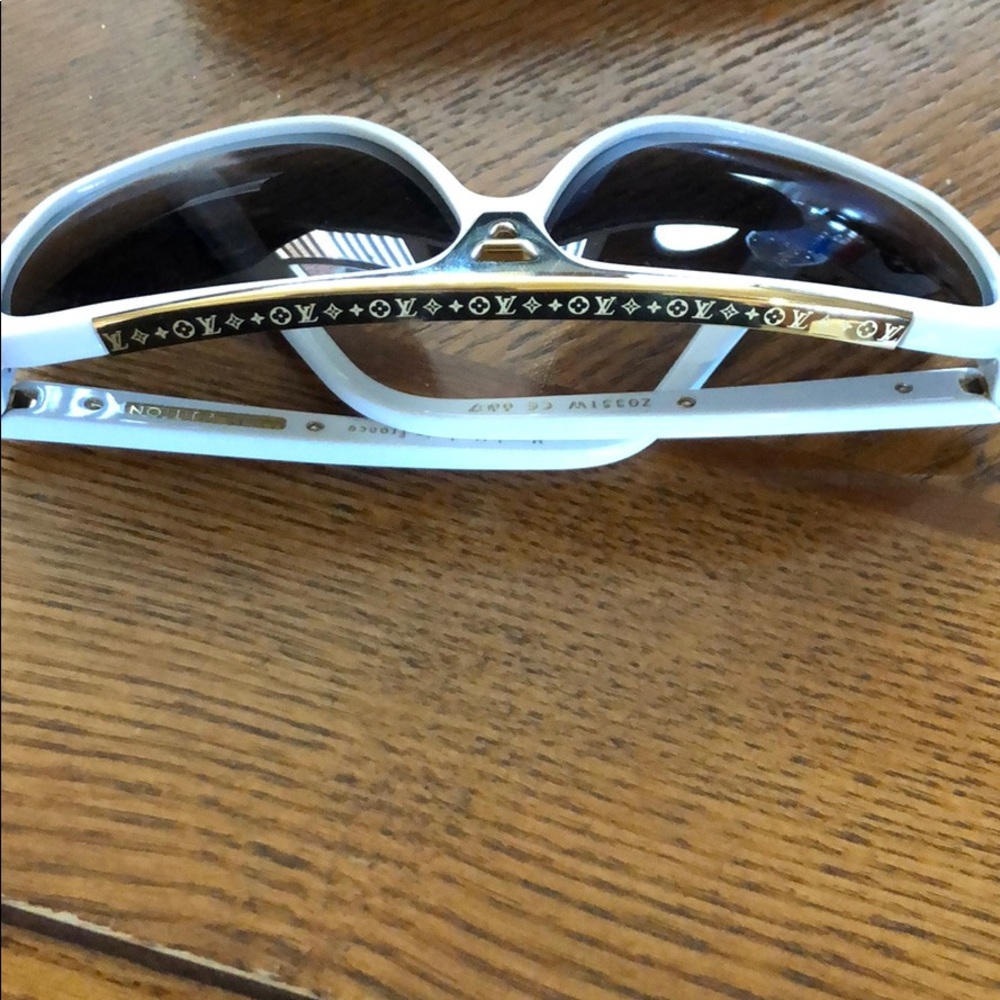 louis vuitton evidence white sunglasses - Picture 12 of 12